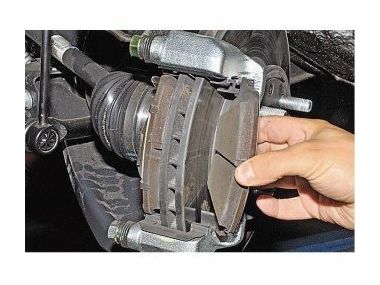 ​5 подсказок, что пришло время заменить тормозные колодки