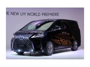 Lexus представив перший мінівен LM в своїй історії