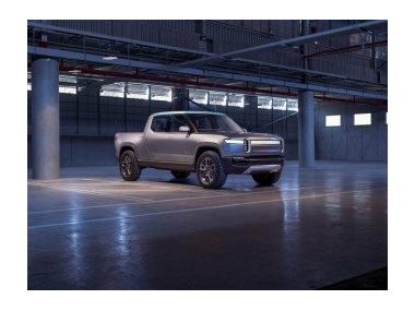 Tesla Cybertruck програє війну електропікапів Rivian R1T
