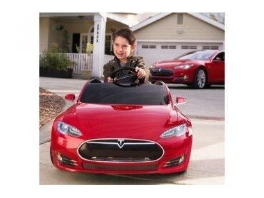 Дитячий електромобіль Tesla Model S: щастя можна купити
