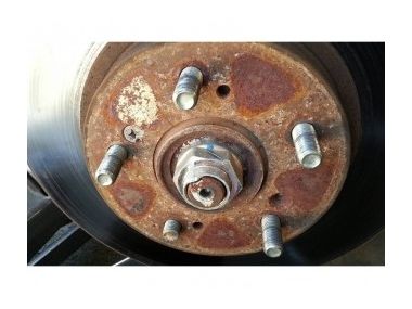 Как заменить сломанные или поврежденные шпильки колес